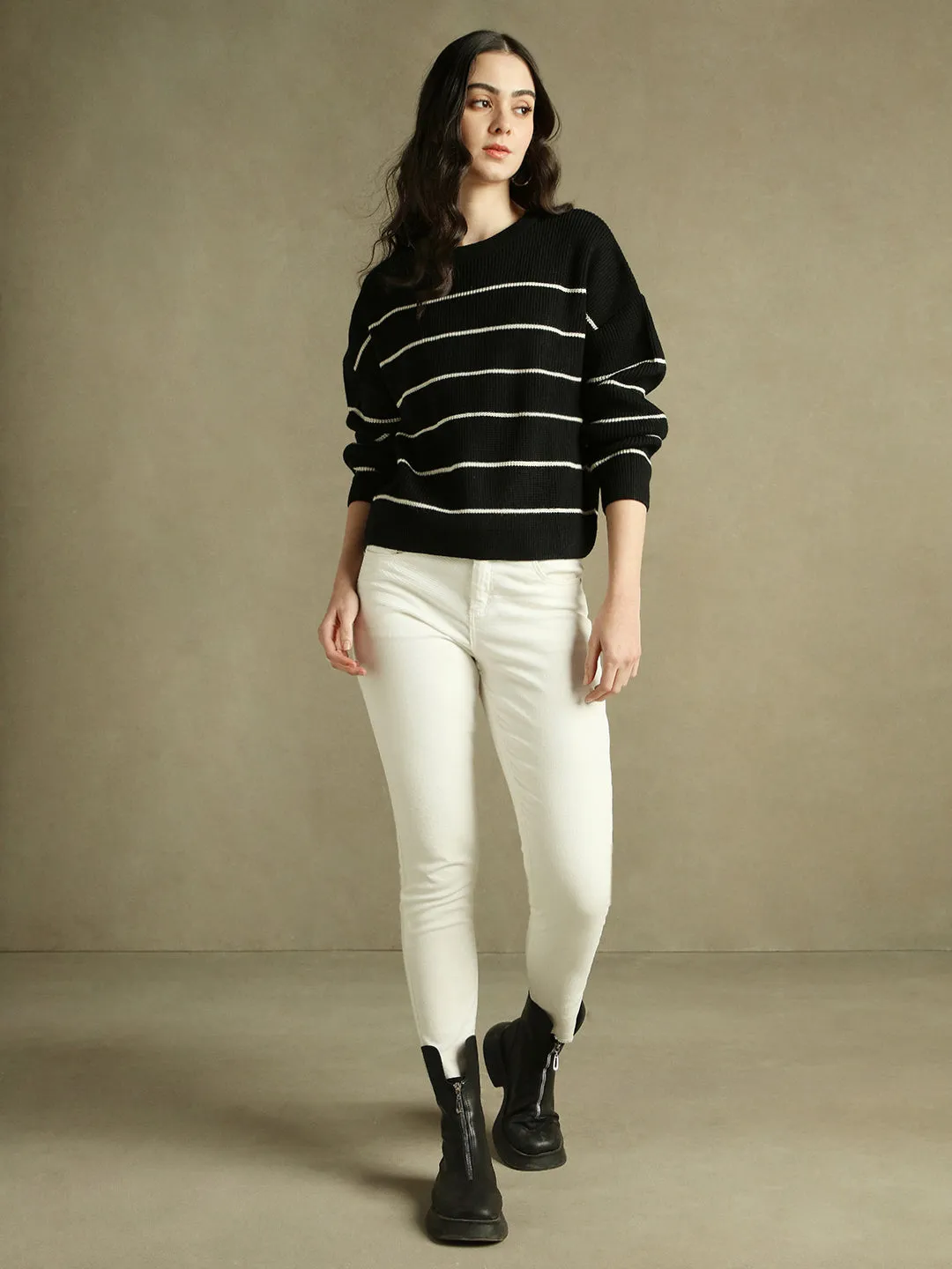 DL Woman Round Neck Striped Pullover Sweater