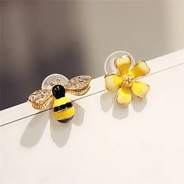 Korean Retro Asymmetric Butterfly Imitation Pearl Earrings Fashion Round Flower Brincos Long Statement Wings Earrings Jewelry