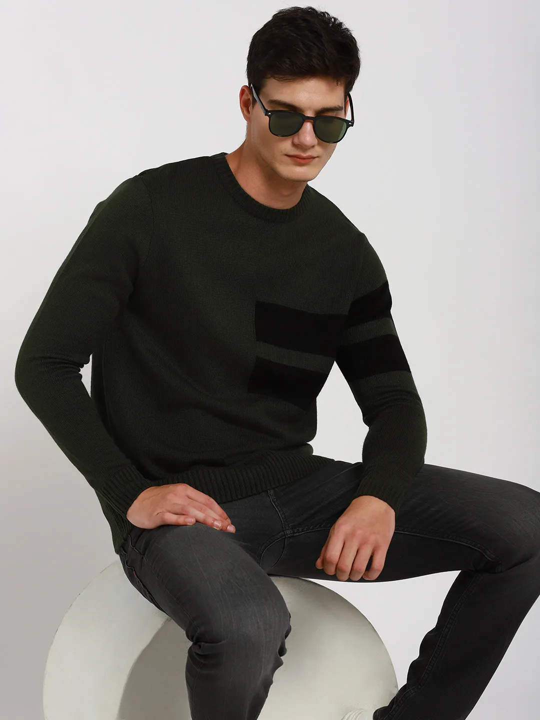 Men's Round Neck Panelled Pullover Sweater